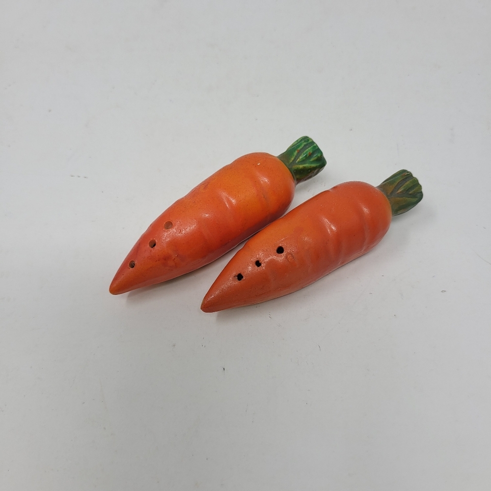 Vintage Carrot Salt and Pepper Shakers Orange Quirky Mini Novelty Pair